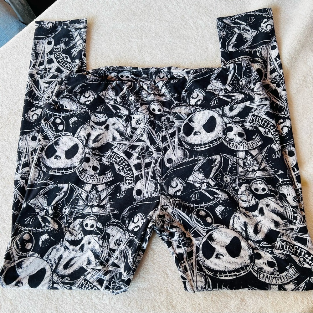 DISNEY NIGHTMARE BEFORE CHRISTMAS RARE MISFIT LOVE GRAPHIC LEGGINGS SZ LARGE/XL